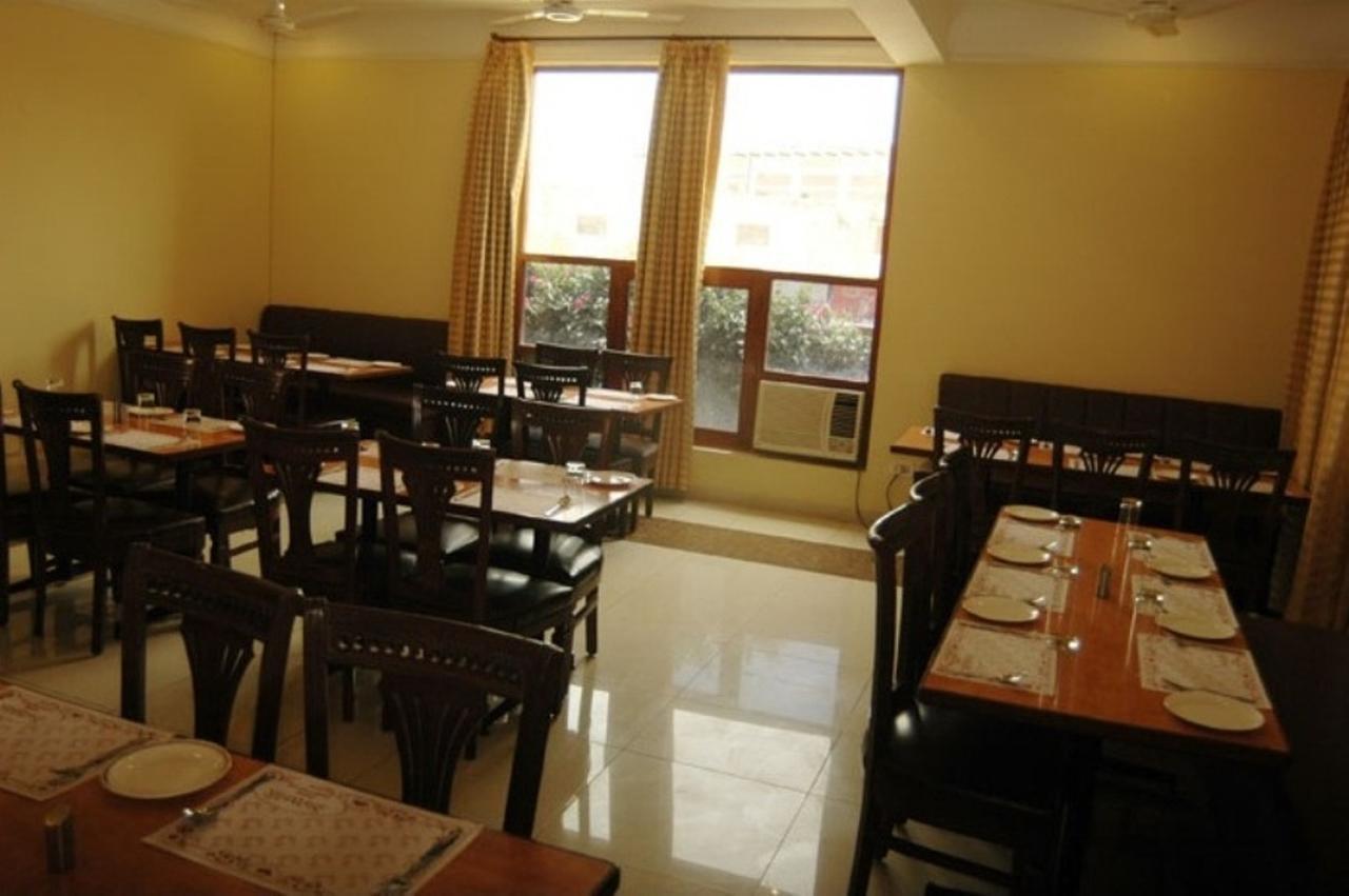Hotel The Shubham Vrindāvan Exterior foto
